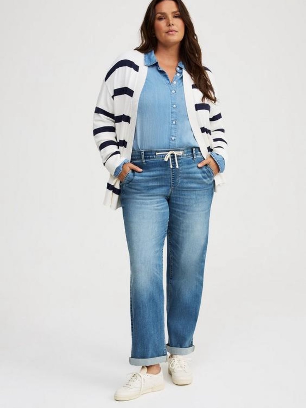 Torrid Weekend Boyfriend Mid-Rise straight Jean size 3R. Medium wash.